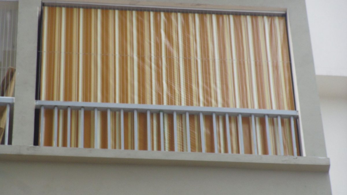 mai_ru_che_nang_ban_cong