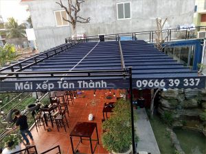 Lắp mái xếp nhà hàng sân vườn giá rẻ - uy tín