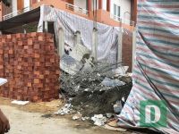 Mái che bê tông gãy sập gây chết người